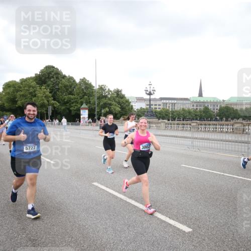 29.06.2025 - hella hamburg halbmarathon Jannik Wohlers http://msf.ph/oto/8158750 29.06.2025 10:54:34 Lombardsbrücke 2566, 2632, 3002, 3274, 4191, 4192, 5392, 5500, 5727, 5882, 6839, 6944, 7238, 8186, 9596, 10109, 10686, 11226, 11788, 11908, 12147, 12148, 12240, 13283, 13548, 13944, 13945, 13979, 13980, 14515, 14651, 14752, 15553, 16057, 16432, 16433, 16443, 16637, 16664, 16665, 17090, 18372 meine-sportfotos.de