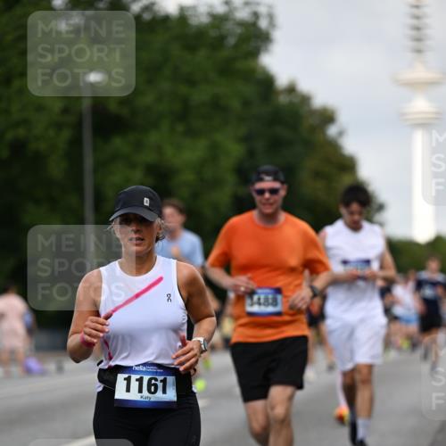 29.06.2025 - hella hamburg halbmarathon Dr. Thomas Lammeyer http://msf.ph/oto/8158752 29.06.2025 10:08:24 Kennedybrücke 1032, 1161, 1355, 1367, 1377, 1674, 2277, 2979, 3413, 3488, 4488, 4951, 5354, 5363, 5365, 5976, 6706, 6709, 7485, 9526, 10756, 10962 meine-sportfotos.de