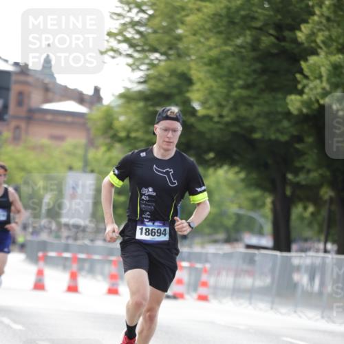 29.06.2025 - hella hamburg halbmarathon Jannik Wohlers http://msf.ph/oto/8158759 29.06.2025 09:38:55 Lombardsbrücke 4524, 14188, 16529, 18694, 19072 meine-sportfotos.de