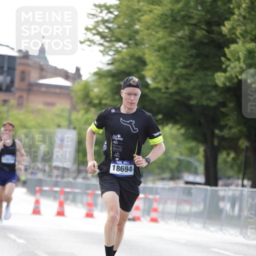 29.06.2025 - hella hamburg halbmarathon Jannik Wohlers http://msf.ph/oto/8158767 29.06.2025 09:38:55 Lombardsbrücke 4524, 14188, 16529, 18694, 19072 meine-sportfotos.de