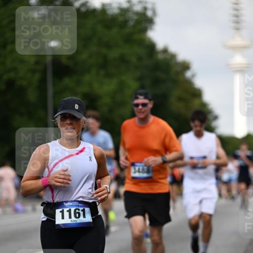 29.06.2025 - hella hamburg halbmarathon Dr. Thomas Lammeyer http://msf.ph/oto/8158770 29.06.2025 10:08:24 Kennedybrücke 1032, 1161, 1355, 1367, 1377, 1674, 2277, 2979, 3413, 3488, 4488, 4951, 5354, 5363, 5365, 5976, 6706, 6709, 7485, 9526, 10756, 10962 meine-sportfotos.de