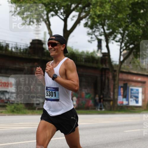 29.06.2025 - hella hamburg halbmarathon Yannick Fuchs http://msf.ph/oto/8158782 29.06.2025 10:19:19 20KM 2459, 5301, 6816, 7331, 7963, 9269, 10234, 10780, 11194, 12360, 13440, 14753, 17614, 18569, 19041 meine-sportfotos.de