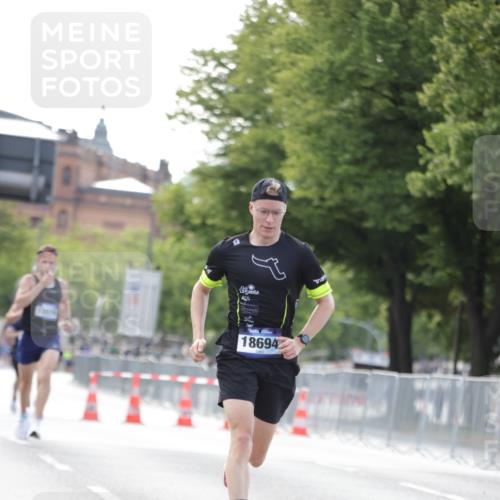 29.06.2025 - hella hamburg halbmarathon Jannik Wohlers http://msf.ph/oto/8158783 29.06.2025 09:38:55 Lombardsbrücke 4524, 14188, 16529, 18694, 19072 meine-sportfotos.de