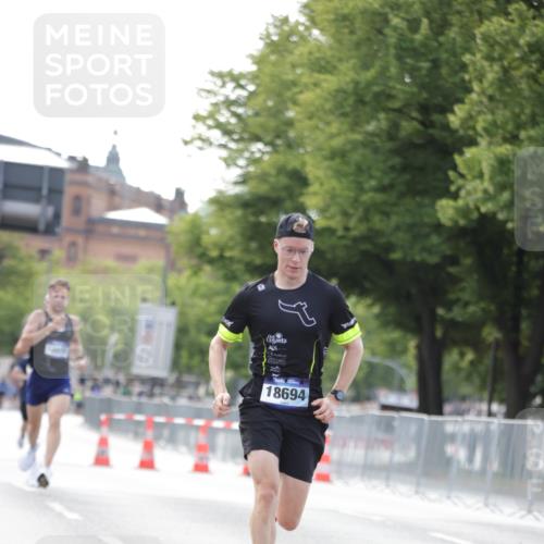29.06.2025 - hella hamburg halbmarathon Jannik Wohlers http://msf.ph/oto/8158791 29.06.2025 09:38:55 Lombardsbrücke 4524, 14188, 16529, 18694, 19072 meine-sportfotos.de