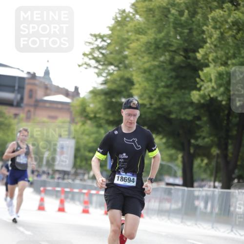 29.06.2025 - hella hamburg halbmarathon Jannik Wohlers http://msf.ph/oto/8158801 29.06.2025 09:38:55 Lombardsbrücke 4524, 14188, 16529, 18694, 19072 meine-sportfotos.de