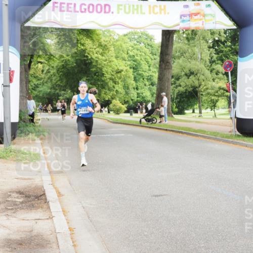 29.06.2025 - hella hamburg halbmarathon MichiJ http://msf.ph/oto/8158804 29.06.2025 10:09:39 Zwischen KM18-KM19  meine-sportfotos.de