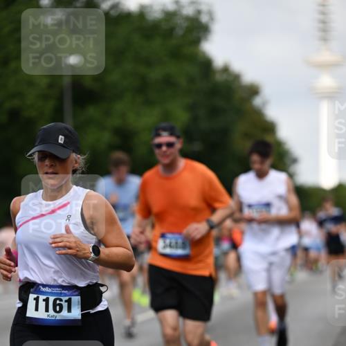 29.06.2025 - hella hamburg halbmarathon Dr. Thomas Lammeyer http://msf.ph/oto/8158808 29.06.2025 10:08:24 Kennedybrücke 1032, 1161, 1355, 1367, 1377, 1674, 2277, 2979, 3413, 3488, 4488, 4951, 5354, 5363, 5365, 5976, 6706, 6709, 7485, 9526, 10756, 10962 meine-sportfotos.de