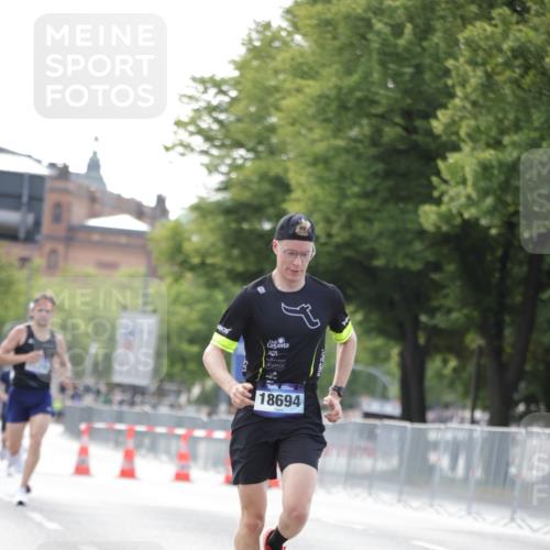 29.06.2025 - hella hamburg halbmarathon Jannik Wohlers http://msf.ph/oto/8158811 29.06.2025 09:38:55 Lombardsbrücke 4524, 14188, 16529, 18694, 19072 meine-sportfotos.de