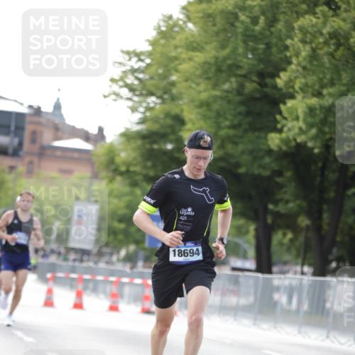29.06.2025 - hella hamburg halbmarathon Jannik Wohlers http://msf.ph/oto/8158828 29.06.2025 09:38:55 Lombardsbrücke 4524, 14188, 16529, 18694, 19072 meine-sportfotos.de