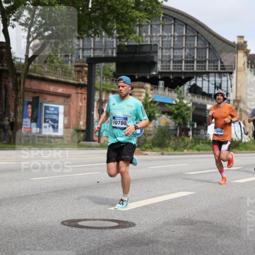 29.06.2025 - hella hamburg halbmarathon Yannick Fuchs http://msf.ph/oto/8158848 29.06.2025 10:19:21 20KM 2459, 5301, 6816, 7331, 7963, 9269, 10234, 10780, 11194, 12360, 13440, 14753, 17614, 18569, 19041 meine-sportfotos.de