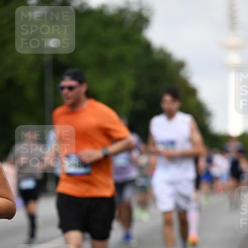 29.06.2025 - hella hamburg halbmarathon Dr. Thomas Lammeyer http://msf.ph/oto/8158852 29.06.2025 10:08:25 Kennedybrücke 1032, 1161, 1355, 1367, 1377, 1674, 2979, 3413, 3488, 4488, 4904, 4951, 5354, 5363, 5365, 5976, 6706, 6709, 7485, 9526, 10756, 10962 meine-sportfotos.de