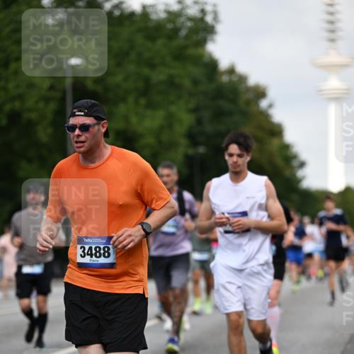 29.06.2025 - hella hamburg halbmarathon Dr. Thomas Lammeyer http://msf.ph/oto/8158859 29.06.2025 10:08:25 Kennedybrücke 1032, 1161, 1355, 1367, 1377, 1674, 2979, 3413, 3488, 4488, 4904, 4951, 5354, 5363, 5365, 5976, 6706, 6709, 7485, 9526, 10756, 10962 meine-sportfotos.de