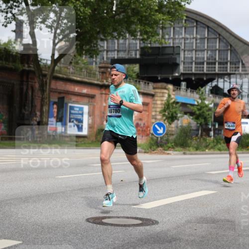 29.06.2025 - hella hamburg halbmarathon Yannick Fuchs http://msf.ph/oto/8158860 29.06.2025 10:19:21 20KM 2459, 5301, 6816, 7331, 7963, 9269, 10234, 10780, 11194, 12360, 13440, 14753, 17614, 18569, 19041 meine-sportfotos.de