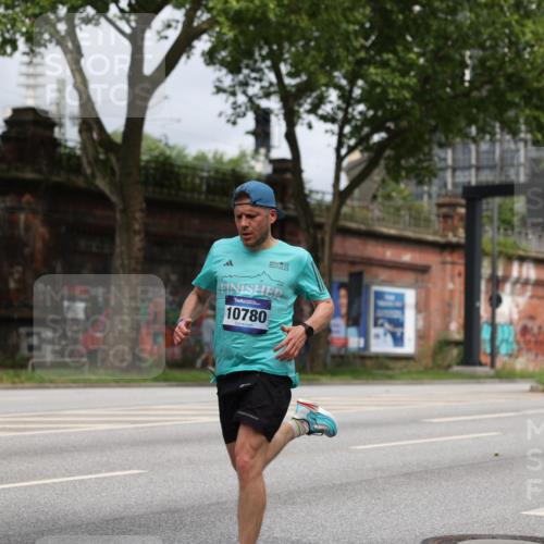 29.06.2025 - hella hamburg halbmarathon Yannick Fuchs http://msf.ph/oto/8158866 29.06.2025 10:19:21 20KM 2459, 5301, 6816, 7331, 7963, 9269, 10234, 10780, 11194, 12360, 13440, 14753, 17614, 18569, 19041 meine-sportfotos.de