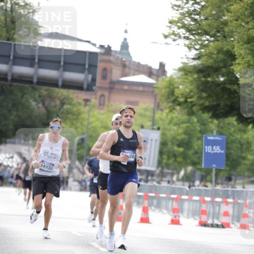 29.06.2025 - hella hamburg halbmarathon Jannik Wohlers http://msf.ph/oto/8158869 29.06.2025 09:38:57 Lombardsbrücke 4524, 13016, 14188, 16548, 18694, 19072 meine-sportfotos.de