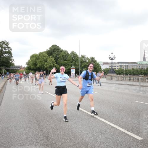 29.06.2025 - hella hamburg halbmarathon Jannik Wohlers http://msf.ph/oto/8158876 29.06.2025 10:54:36 Lombardsbrücke 2452, 2566, 3002, 3274, 4191, 4192, 5392, 5500, 5727, 6395, 6396, 6839, 6944, 7238, 8186, 9596, 10109, 10686, 11226, 11737, 11788, 11908, 12147, 12148, 12240, 13283, 13548, 13944, 13945, 13979, 13980, 14515, 14651, 14752, 16057, 16432, 16433, 16637, 16664, 16665, 17090, 18372 meine-sportfotos.de
