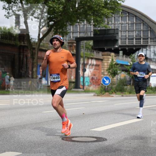 29.06.2025 - hella hamburg halbmarathon Yannick Fuchs http://msf.ph/oto/8158885 29.06.2025 10:19:22 20KM 2459, 5301, 6816, 7331, 7963, 9269, 10234, 10780, 11194, 12360, 13440, 14753, 17614, 18569, 19041 meine-sportfotos.de