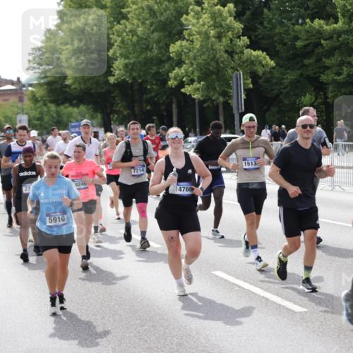 29.06.2025 - hella hamburg halbmarathon Jannik Wohlers http://msf.ph/oto/8158893 29.06.2025 10:18:15 Lombardsbrücke 1234, 1521, 1820, 2703, 2781, 2821, 3202, 3529, 3591, 3592, 4123, 4383, 4802, 5049, 5834, 5910, 6332, 6533, 7121, 7160, 7214, 7454, 8341, 8665, 9276, 9505, 9586, 9658, 9748, 10172, 10502, 10687, 10856, 11020, 12239, 12347, 12541, 12548, 12552, 12703, 12847, 12890, 13193, 14023, 14247, 14294, 14332, 14532, 14627, 14760, 14967, 15138, 15208, 15402, 15436, 15749, 15881, 16196, 16209, 16451, 17027, 17048, 17052, 17567, 18246, 18336, 18456 meine-sportfotos.de