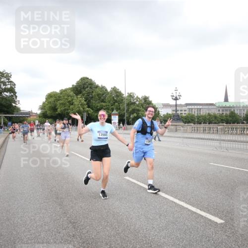 29.06.2025 - hella hamburg halbmarathon Jannik Wohlers http://msf.ph/oto/8158894 29.06.2025 10:54:36 Lombardsbrücke 2452, 2566, 3002, 3274, 4191, 4192, 5392, 5500, 5727, 6395, 6396, 6839, 6944, 7238, 8186, 9596, 10109, 10686, 11226, 11737, 11788, 11908, 12147, 12148, 12240, 13283, 13548, 13944, 13945, 13979, 13980, 14515, 14651, 14752, 16057, 16432, 16433, 16637, 16664, 16665, 17090, 18372 meine-sportfotos.de