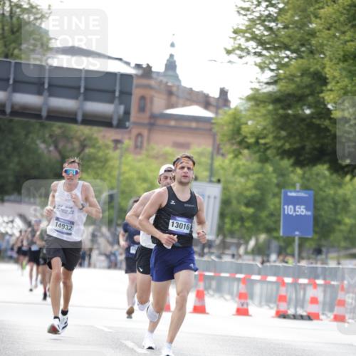 29.06.2025 - hella hamburg halbmarathon Jannik Wohlers http://msf.ph/oto/8158903 29.06.2025 09:38:57 Lombardsbrücke 4524, 13016, 14188, 16548, 18694, 19072 meine-sportfotos.de