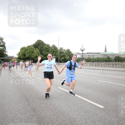 29.06.2025 - hella hamburg halbmarathon Jannik Wohlers http://msf.ph/oto/8158910 29.06.2025 10:54:36 Lombardsbrücke 2452, 2566, 3002, 3274, 4191, 4192, 5392, 5500, 5727, 6395, 6396, 6839, 6944, 7238, 8186, 9596, 10109, 10686, 11226, 11737, 11788, 11908, 12147, 12148, 12240, 13283, 13548, 13944, 13945, 13979, 13980, 14515, 14651, 14752, 16057, 16432, 16433, 16637, 16664, 16665, 17090, 18372 meine-sportfotos.de