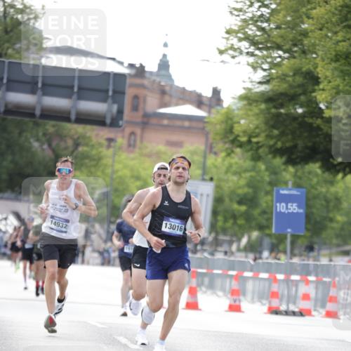 29.06.2025 - hella hamburg halbmarathon Jannik Wohlers http://msf.ph/oto/8158912 29.06.2025 09:38:57 Lombardsbrücke 4524, 13016, 14188, 16548, 18694, 19072 meine-sportfotos.de