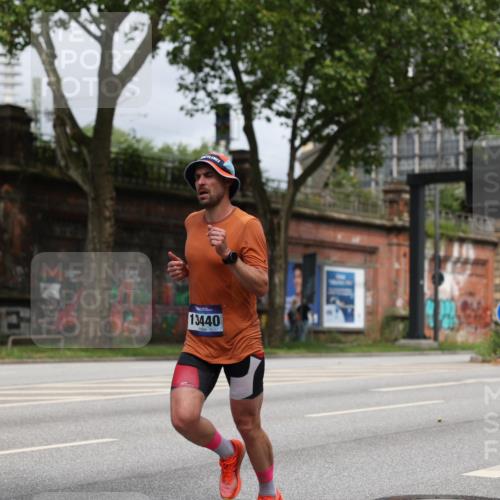 29.06.2025 - hella hamburg halbmarathon Yannick Fuchs http://msf.ph/oto/8158914 29.06.2025 10:19:23 20KM 2459, 6816, 7331, 7963, 9269, 10234, 10780, 11194, 11678, 12360, 13440, 14753, 17614, 18569, 19041 meine-sportfotos.de