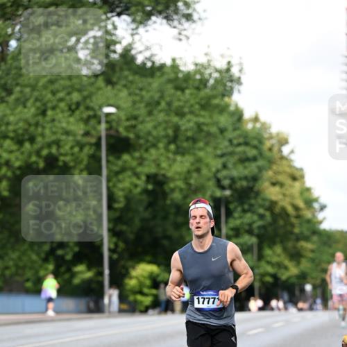 29.06.2025 - hella hamburg halbmarathon Dr. Thomas Lammeyer http://msf.ph/oto/8158939 29.06.2025 09:43:52 Kennedybrücke 5253, 6816, 9475 meine-sportfotos.de
