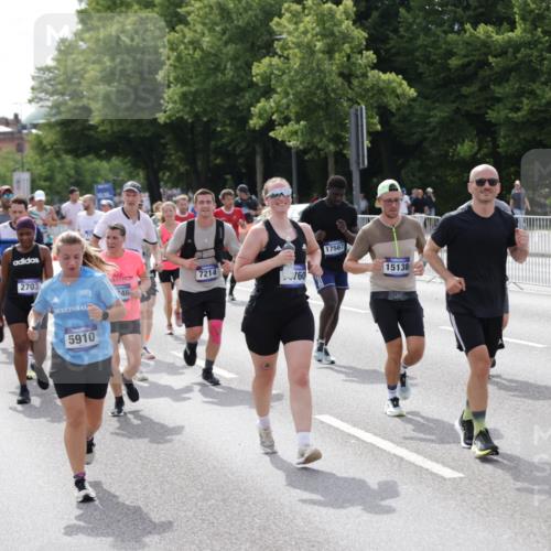 29.06.2025 - hella hamburg halbmarathon Jannik Wohlers http://msf.ph/oto/8158941 29.06.2025 10:18:15 Lombardsbrücke 1234, 1521, 1820, 2703, 2781, 2821, 3202, 3529, 3591, 3592, 4123, 4383, 4802, 5049, 5834, 5910, 6332, 6533, 7121, 7160, 7214, 7454, 8341, 8665, 9276, 9505, 9586, 9658, 9748, 10172, 10502, 10687, 10856, 11020, 12239, 12347, 12541, 12548, 12552, 12703, 12847, 12890, 13193, 14023, 14247, 14294, 14332, 14532, 14627, 14760, 14967, 15138, 15208, 15402, 15436, 15749, 15881, 16196, 16209, 16451, 17027, 17048, 17052, 17567, 18246, 18336, 18456 meine-sportfotos.de