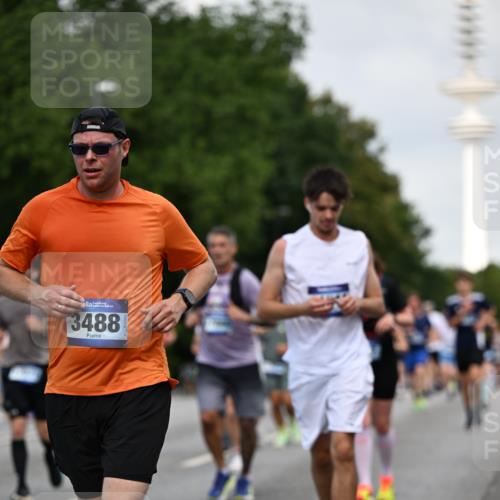 29.06.2025 - hella hamburg halbmarathon Dr. Thomas Lammeyer http://msf.ph/oto/8158944 29.06.2025 10:08:25 Kennedybrücke 1032, 1161, 1355, 1367, 1377, 1674, 2979, 3413, 3488, 4488, 4904, 4951, 5354, 5363, 5365, 5976, 6706, 6709, 7485, 9526, 10756, 10962 meine-sportfotos.de