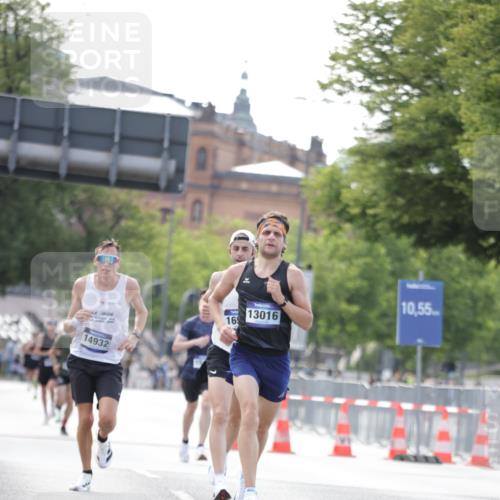 29.06.2025 - hella hamburg halbmarathon Jannik Wohlers http://msf.ph/oto/8158948 29.06.2025 09:38:57 Lombardsbrücke 4524, 13016, 14188, 16548, 18694, 19072 meine-sportfotos.de