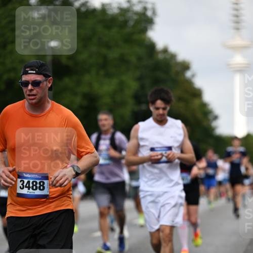 29.06.2025 - hella hamburg halbmarathon Dr. Thomas Lammeyer http://msf.ph/oto/8158954 29.06.2025 10:08:26 Kennedybrücke 1032, 1161, 1355, 1367, 1377, 1674, 2979, 3413, 3488, 4488, 4904, 4951, 5354, 5363, 5365, 5976, 6706, 6709, 7485, 9526, 10213, 10756, 10962 meine-sportfotos.de
