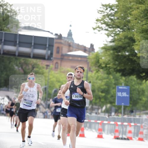 29.06.2025 - hella hamburg halbmarathon Jannik Wohlers http://msf.ph/oto/8158960 29.06.2025 09:38:57 Lombardsbrücke 4524, 13016, 14188, 16548, 18694, 19072 meine-sportfotos.de