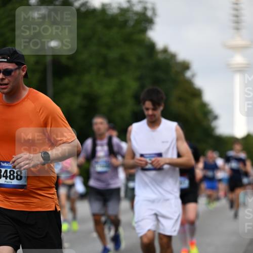 29.06.2025 - hella hamburg halbmarathon Dr. Thomas Lammeyer http://msf.ph/oto/8158966 29.06.2025 10:08:26 Kennedybrücke 1032, 1161, 1355, 1367, 1377, 1674, 2979, 3413, 3488, 4488, 4904, 4951, 5354, 5363, 5365, 5976, 6706, 6709, 7485, 9526, 10213, 10756, 10962 meine-sportfotos.de