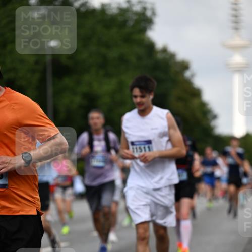 29.06.2025 - hella hamburg halbmarathon Dr. Thomas Lammeyer http://msf.ph/oto/8158976 29.06.2025 10:08:26 Kennedybrücke 1032, 1161, 1355, 1367, 1377, 1674, 2979, 3413, 3488, 4488, 4904, 4951, 5354, 5363, 5365, 5976, 6706, 6709, 7485, 9526, 10213, 10756, 10962 meine-sportfotos.de