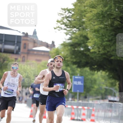 29.06.2025 - hella hamburg halbmarathon Jannik Wohlers http://msf.ph/oto/8158978 29.06.2025 09:38:58 Lombardsbrücke 4524, 13016, 14188, 14932, 16548, 18694, 19072 meine-sportfotos.de