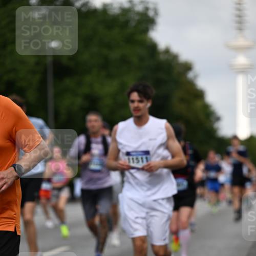 29.06.2025 - hella hamburg halbmarathon Dr. Thomas Lammeyer http://msf.ph/oto/8158988 29.06.2025 10:08:26 Kennedybrücke 1032, 1161, 1355, 1367, 1377, 1674, 2979, 3413, 3488, 4488, 4904, 4951, 5354, 5363, 5365, 5976, 6706, 6709, 7485, 9526, 10213, 10756, 10962 meine-sportfotos.de