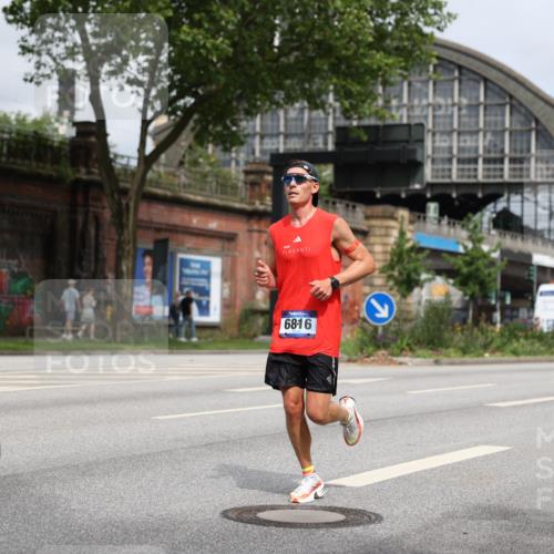 29.06.2025 - hella hamburg halbmarathon Yannick Fuchs http://msf.ph/oto/8158992 29.06.2025 10:19:24 20KM 2459, 6816, 7331, 7963, 9269, 10234, 10780, 11194, 11678, 12360, 13440, 14753, 17614, 18569, 19041 meine-sportfotos.de