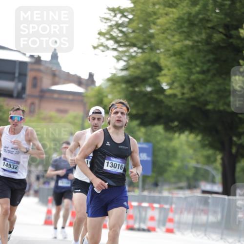 29.06.2025 - hella hamburg halbmarathon Jannik Wohlers http://msf.ph/oto/8158999 29.06.2025 09:38:58 Lombardsbrücke 4524, 13016, 14188, 14932, 16548, 18694, 19072 meine-sportfotos.de