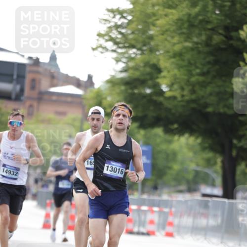 29.06.2025 - hella hamburg halbmarathon Jannik Wohlers http://msf.ph/oto/8159002 29.06.2025 09:38:58 Lombardsbrücke 4524, 13016, 14188, 14932, 16548, 18694, 19072 meine-sportfotos.de