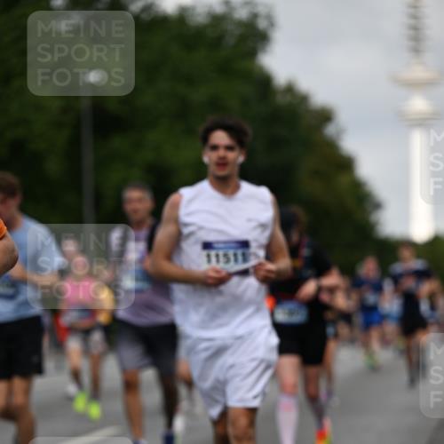 29.06.2025 - hella hamburg halbmarathon Dr. Thomas Lammeyer http://msf.ph/oto/8159003 29.06.2025 10:08:26 Kennedybrücke 1032, 1161, 1355, 1367, 1377, 1674, 2979, 3413, 3488, 4488, 4904, 4951, 5354, 5363, 5365, 5976, 6706, 6709, 7485, 9526, 10213, 10756, 10962 meine-sportfotos.de