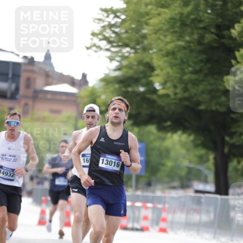 29.06.2025 - hella hamburg halbmarathon Jannik Wohlers http://msf.ph/oto/8159006 29.06.2025 09:38:58 Lombardsbrücke 4524, 13016, 14188, 14932, 16548, 18694, 19072 meine-sportfotos.de