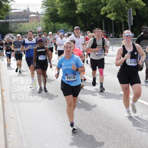 29.06.2025 - hella hamburg halbmarathon Jannik Wohlers http://msf.ph/oto/8159008 29.06.2025 10:18:16 Lombardsbrücke 1234, 1521, 1820, 2703, 2781, 2821, 3202, 3529, 3591, 3592, 4123, 4383, 4802, 5049, 5264, 5834, 5910, 6533, 7121, 7160, 7214, 7454, 8341, 8665, 9276, 9505, 9586, 9658, 9748, 10172, 10502, 10687, 10856, 11020, 12239, 12347, 12541, 12548, 12552, 12703, 12847, 12890, 13193, 14023, 14247, 14294, 14332, 14532, 14627, 14760, 14967, 15138, 15208, 15402, 15436, 15749, 15881, 16196, 16209, 16451, 17027, 17048, 17052, 17567, 18246, 18336, 18456 meine-sportfotos.de