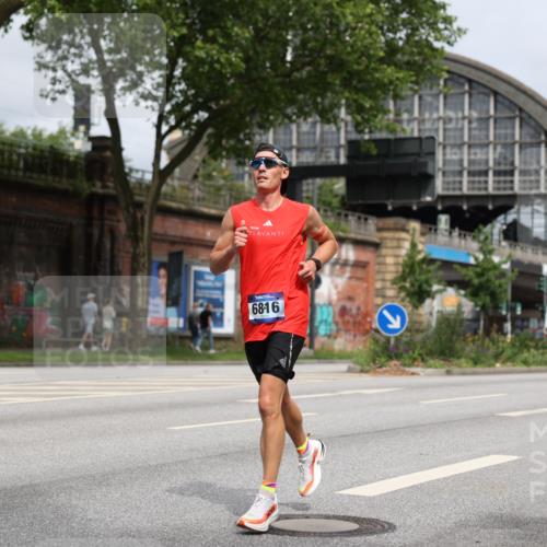 29.06.2025 - hella hamburg halbmarathon Yannick Fuchs http://msf.ph/oto/8159013 29.06.2025 10:19:24 20KM 2459, 6816, 7331, 7963, 9269, 10234, 10780, 11194, 11678, 12360, 13440, 14753, 17614, 18569, 19041 meine-sportfotos.de