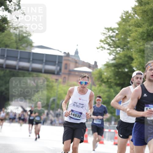 29.06.2025 - hella hamburg halbmarathon Jannik Wohlers http://msf.ph/oto/8159021 29.06.2025 09:38:59 Lombardsbrücke 4524, 6699, 13016, 14188, 14932, 16548, 18694, 19072 meine-sportfotos.de