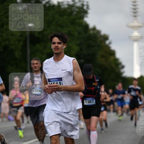 29.06.2025 - hella hamburg halbmarathon Dr. Thomas Lammeyer http://msf.ph/oto/8159029 29.06.2025 10:08:27 Kennedybrücke 1032, 1161, 1355, 1367, 1377, 1674, 2979, 3413, 3488, 4488, 4904, 4951, 5354, 5363, 5365, 5976, 6706, 6709, 7485, 9526, 10213, 10756, 10962 meine-sportfotos.de