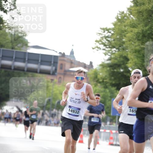 29.06.2025 - hella hamburg halbmarathon Jannik Wohlers http://msf.ph/oto/8159037 29.06.2025 09:38:59 Lombardsbrücke 4524, 6699, 13016, 14188, 14932, 16548, 18694, 19072 meine-sportfotos.de