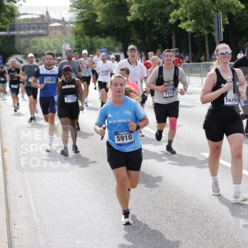29.06.2025 - hella hamburg halbmarathon Jannik Wohlers http://msf.ph/oto/8159039 29.06.2025 10:18:16 Lombardsbrücke 1234, 1521, 1820, 2703, 2781, 2821, 3202, 3529, 3591, 3592, 4123, 4383, 4802, 5049, 5264, 5834, 5910, 6533, 7121, 7160, 7214, 7454, 8341, 8665, 9276, 9505, 9586, 9658, 9748, 10172, 10502, 10687, 10856, 11020, 12239, 12347, 12541, 12548, 12552, 12703, 12847, 12890, 13193, 14023, 14247, 14294, 14332, 14532, 14627, 14760, 14967, 15138, 15208, 15402, 15436, 15749, 15881, 16196, 16209, 16451, 17027, 17048, 17052, 17567, 18246, 18336, 18456 meine-sportfotos.de