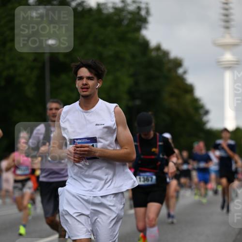 29.06.2025 - hella hamburg halbmarathon Dr. Thomas Lammeyer http://msf.ph/oto/8159040 29.06.2025 10:08:27 Kennedybrücke 1032, 1161, 1355, 1367, 1377, 1674, 2979, 3413, 3488, 4488, 4904, 4951, 5354, 5363, 5365, 5976, 6706, 6709, 7485, 9526, 10213, 10756, 10962 meine-sportfotos.de