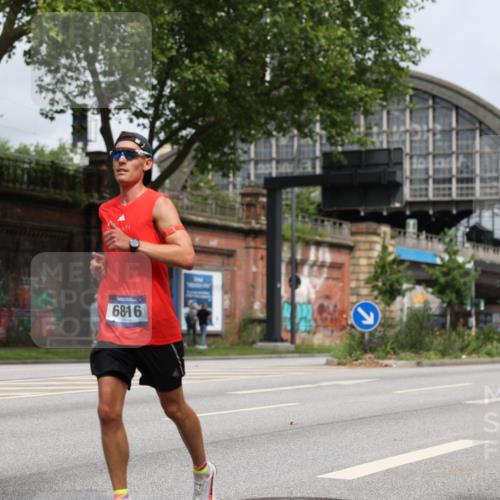 29.06.2025 - hella hamburg halbmarathon Yannick Fuchs http://msf.ph/oto/8159045 29.06.2025 10:19:25 20KM 2459, 6816, 7331, 7963, 9269, 10234, 10780, 11194, 11678, 12360, 13440, 14753, 17614, 18569, 19041 meine-sportfotos.de